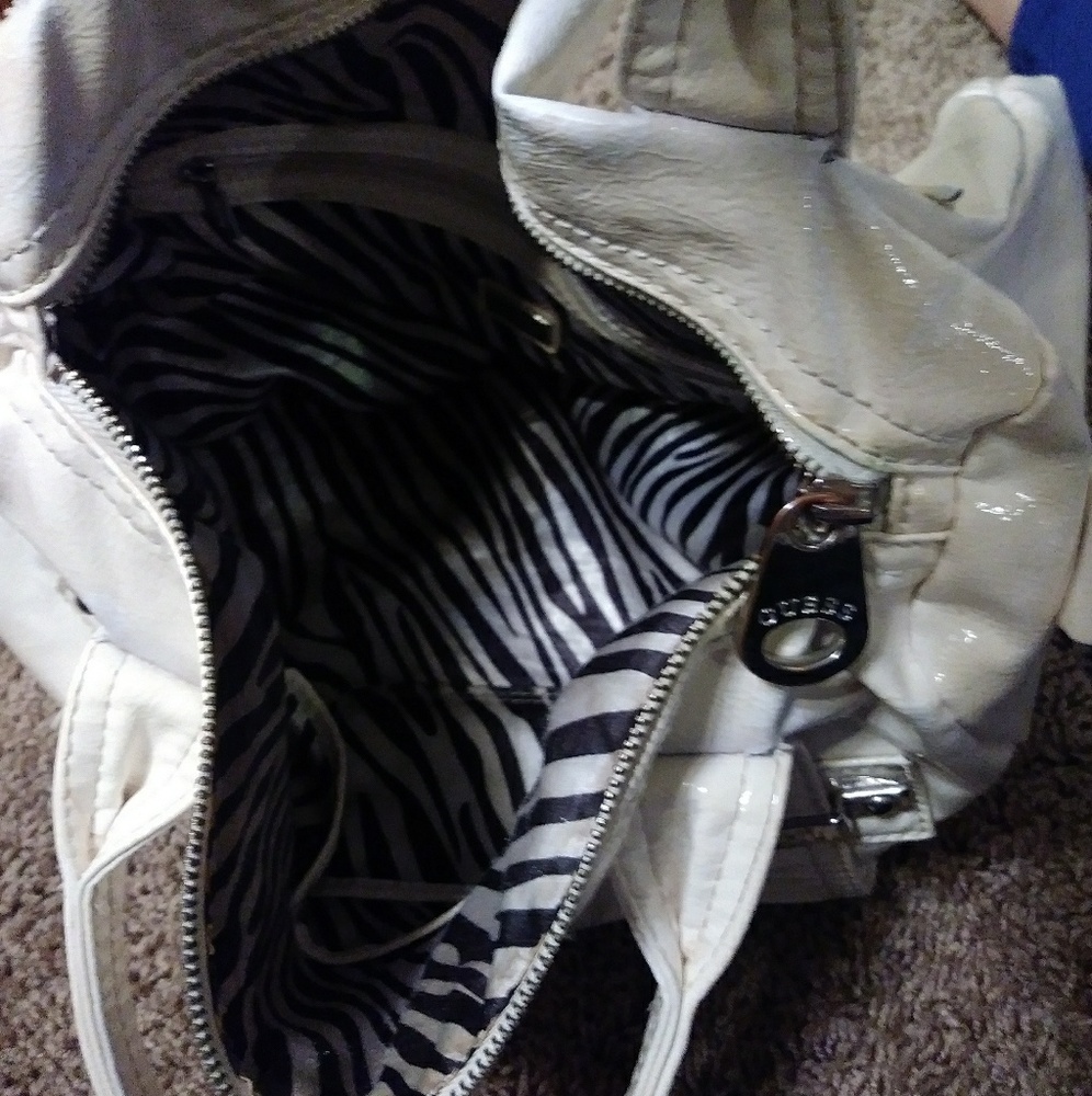 Guess purse - Picture 5 of 6